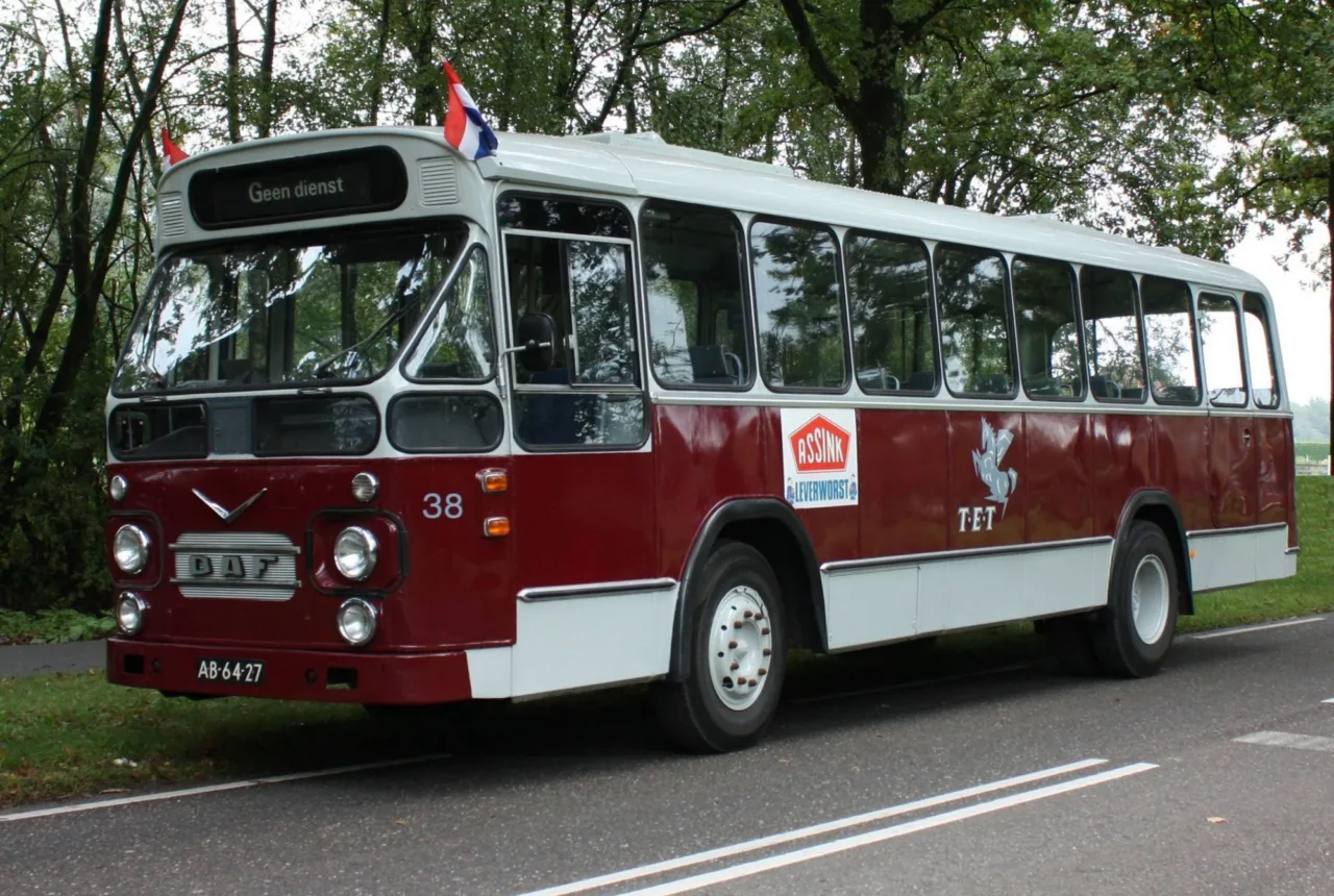 Bus langs de weg - Uit in Enschede