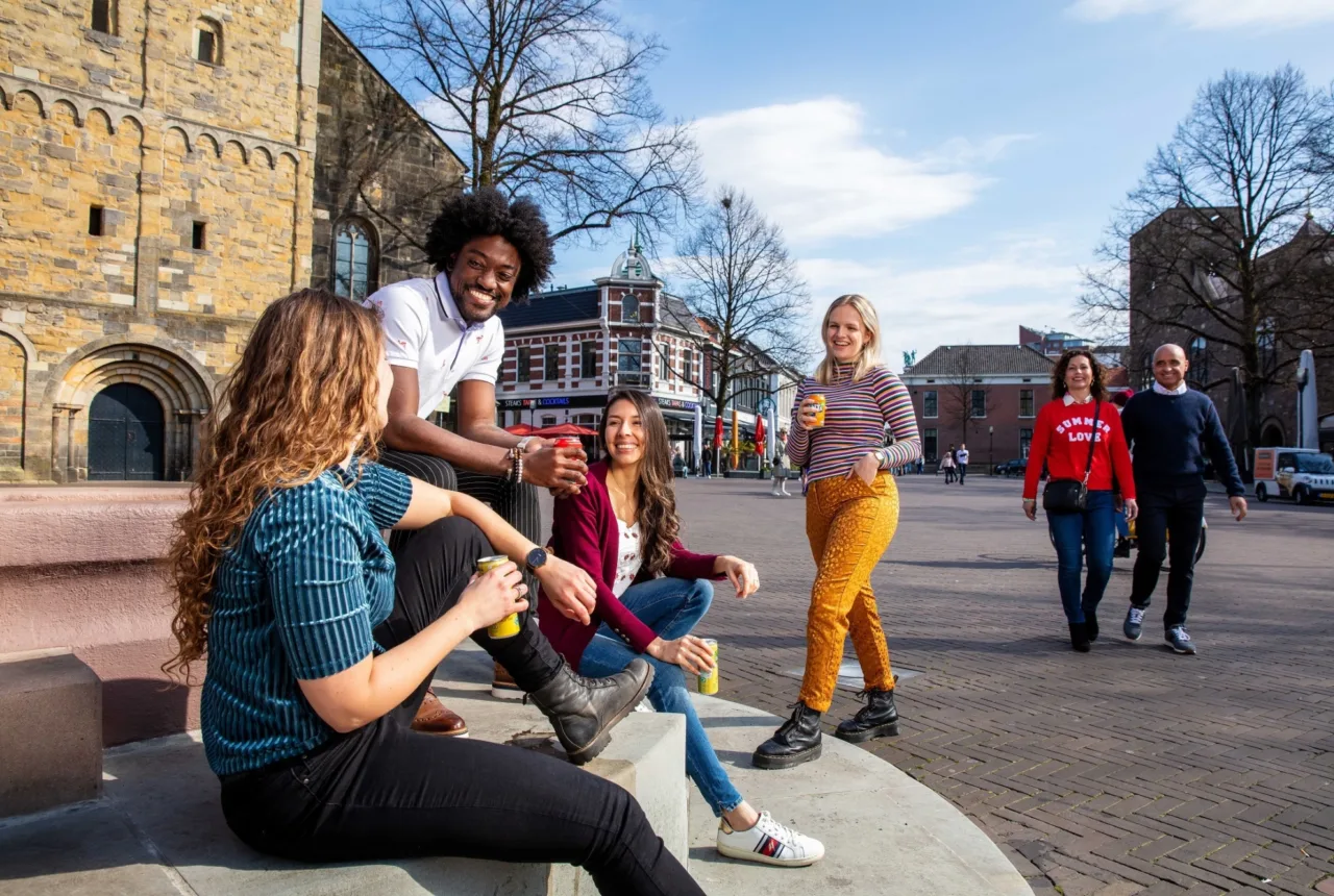 Mit Freunden auf dem Oude Markt in Enschede - Uit in Enschede