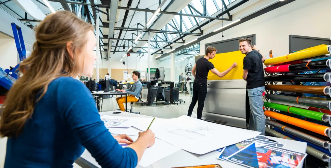 Studenten an der Arbeit im ROC De Maere in Enschede - Uit in Enschede
