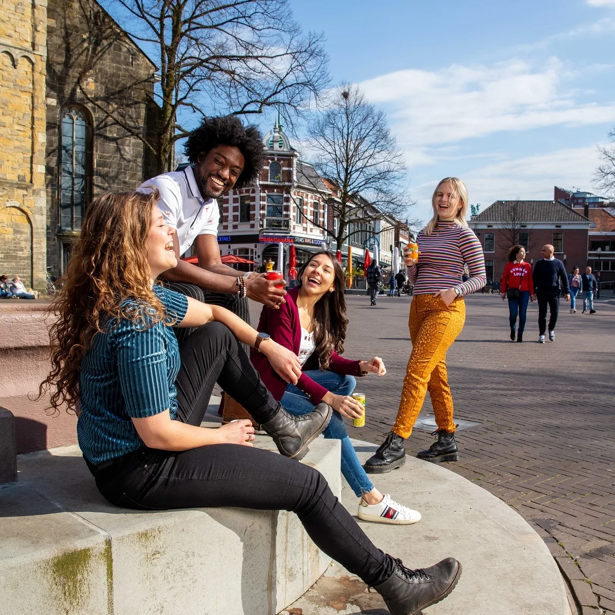 Vrienden Oude Markt staand - Uit in Enschede