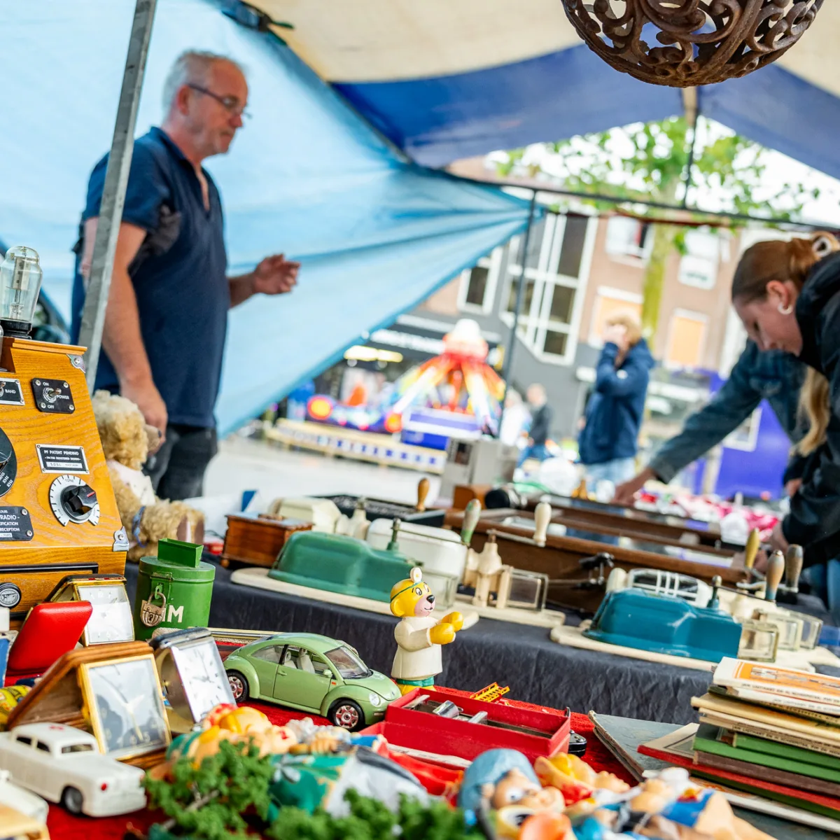 Zondagmarkt Enschede Rommelmarkt HJ van Heekplein 2 - Uit in Enschede