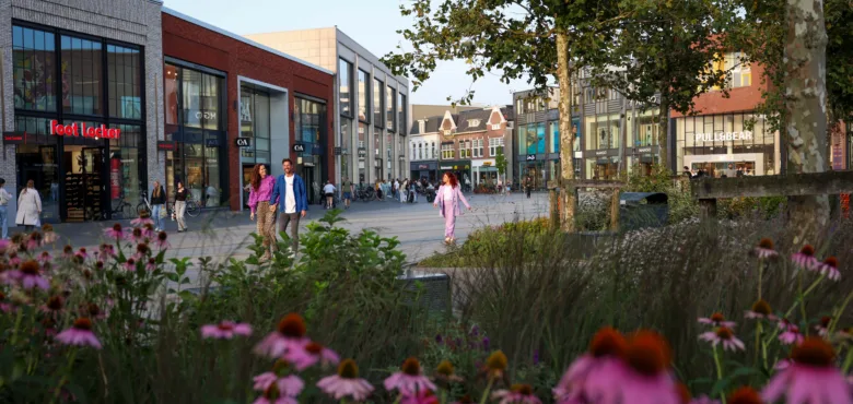 Van Heekplein 4 - Uit in Enschede