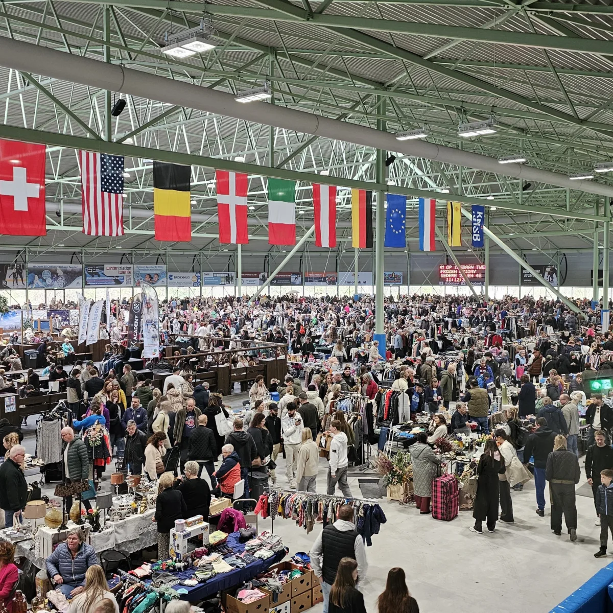 Twentse Vlooienmarkt I Jsbaan Twente Enschede 2026 14 - Uit in Enschede