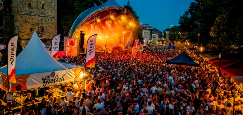 Grolsch Summer Sounds 2024 Night of Pride by MIAUW Oude Markt Enschede 148 - Uit in Enschede