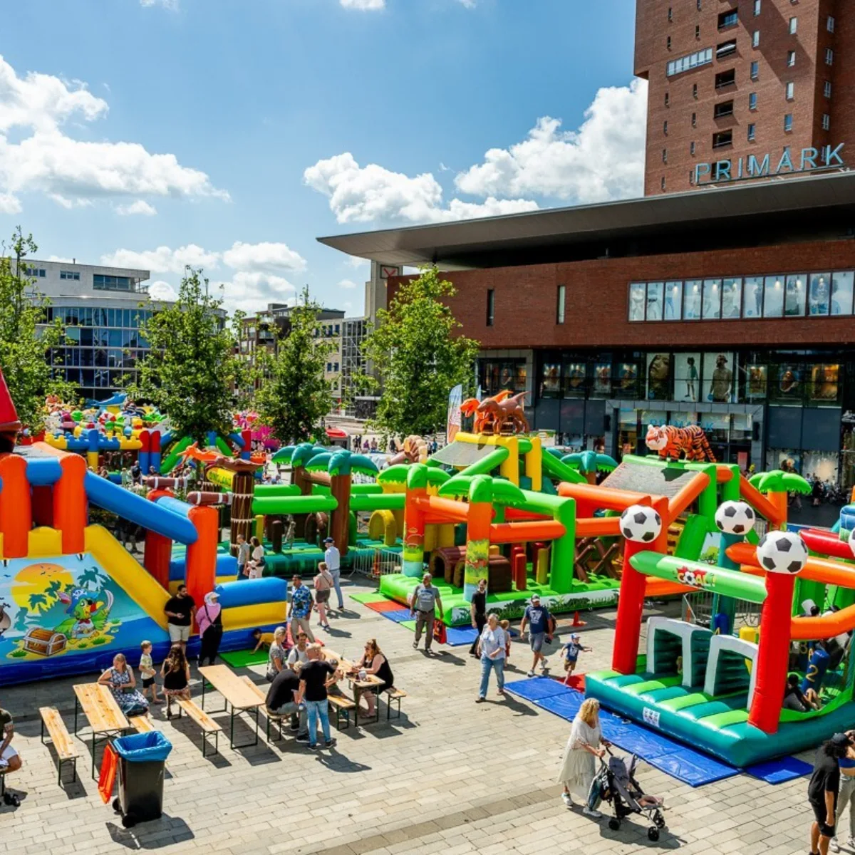Springkussenfestival Heekplein Enschede - Uit in Enschede