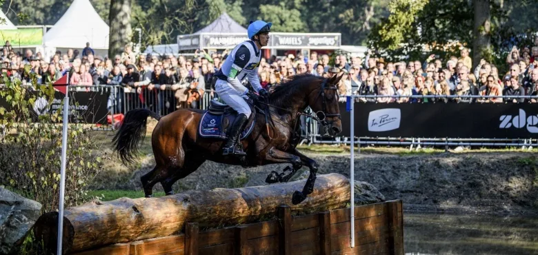 Military Boekelo Enschede - Paard in waterbak - Uit in Enschede