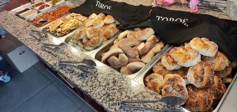 Frühstücksbüffet bei Toros in Enschede - Uit in Enschede