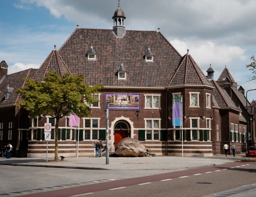Het Rijksmuseum Twenthe in Enschede. - Uit in Enschede